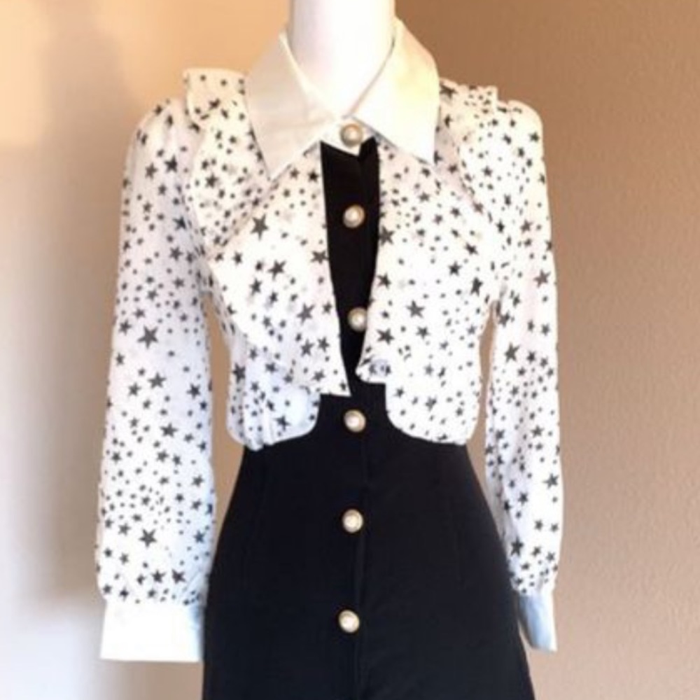 🤩Star dress with pearl buttons NWOT